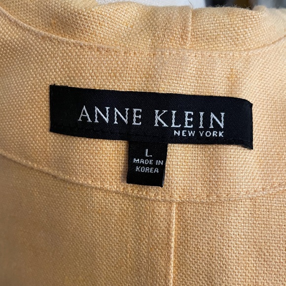 An Anne Klein butter yellow asymmetrical collared short swing linen jacket - Picture 6 of 9